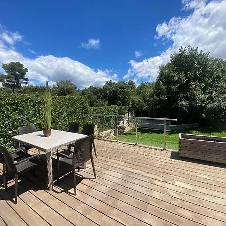 Semesterbostad Belle Maison De Garrigue Nîmes